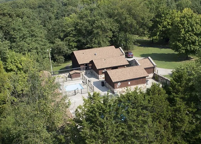 Giant Lodge *